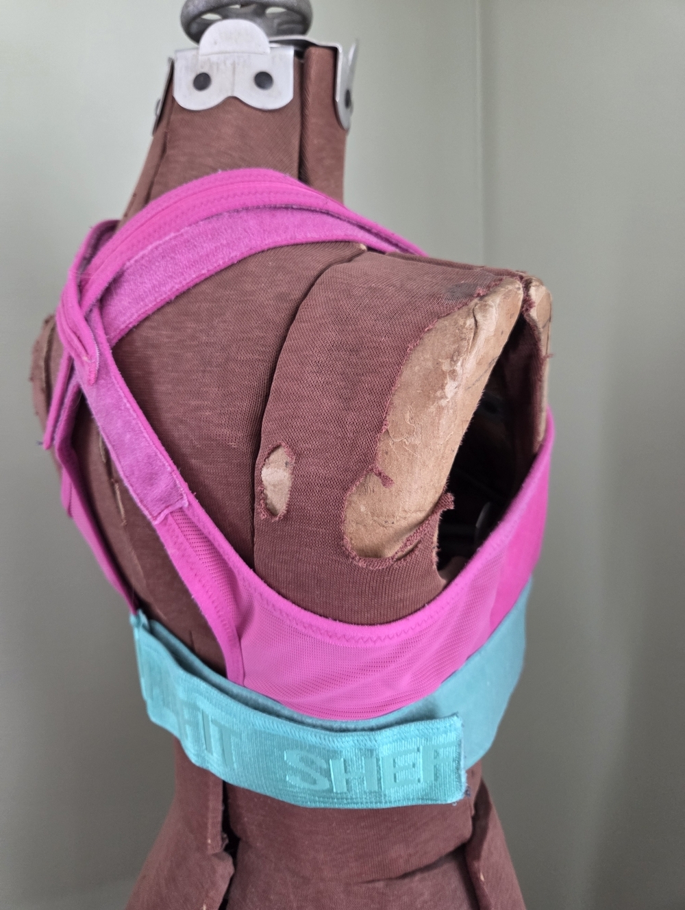 SHEFIT Pink and Green Sports Bra, Medium, Zipper, Hook & Eye Closure - Picture 8 of 12